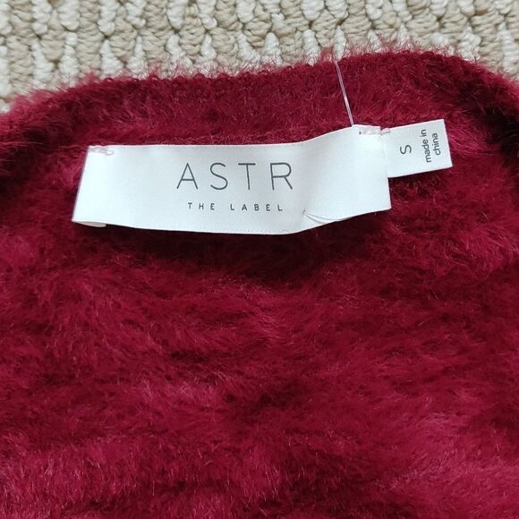 ASTR Fuzzy Crop Sweater - Picture 9 of 10